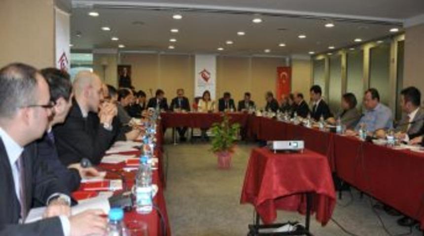 Şiddetli ge&ccedil;imsizliğe karşı aileler eğitilecek