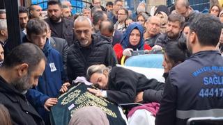 Maltepe’de çöken binada hayatını kaybetmişti: Anne cenazeye sedye ile getirildi