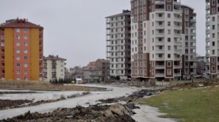 Dere yatağındaki cadde ve sokaklar her yağışta sular altında kalıyor