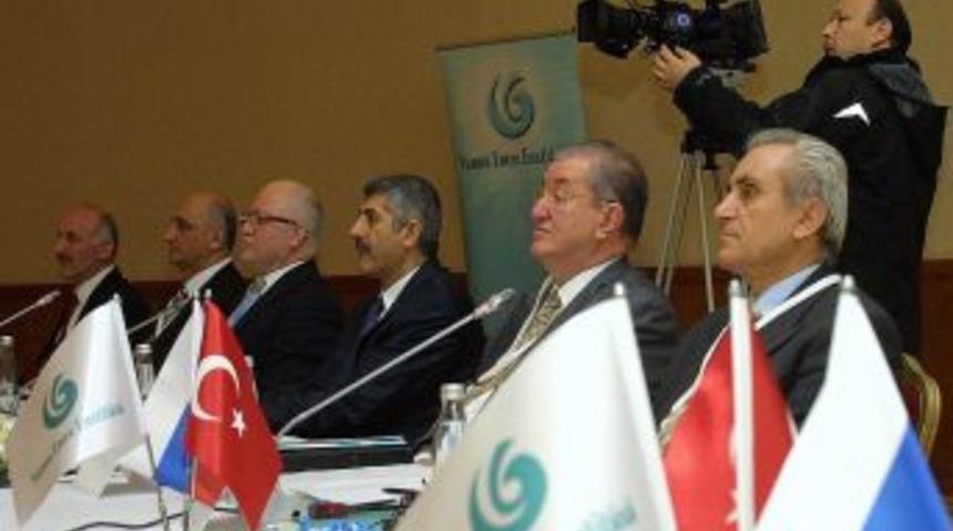 T&uuml;rkologlar, g&uuml;n&uuml;m&uuml;z Rusya'sında T&uuml;rkiye'yi tartışıyor