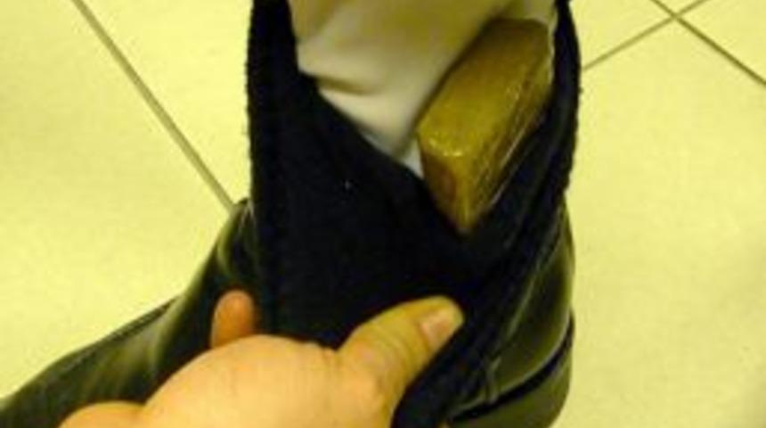 Kapıkule&rsquo;de &ccedil;orapların i&ccedil;inde ka&ccedil;ak altın &ccedil;ıktı