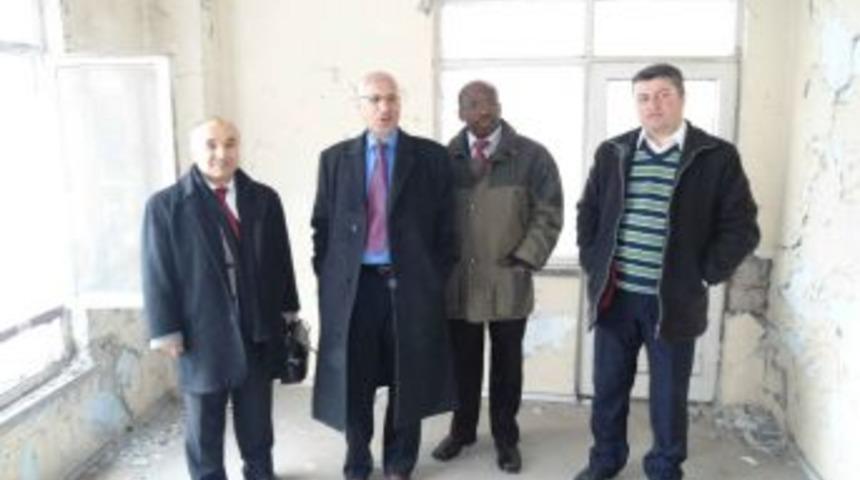 Yabancı akademisyenler, Adapazarı'nda orta hasarlı binaları inceledi