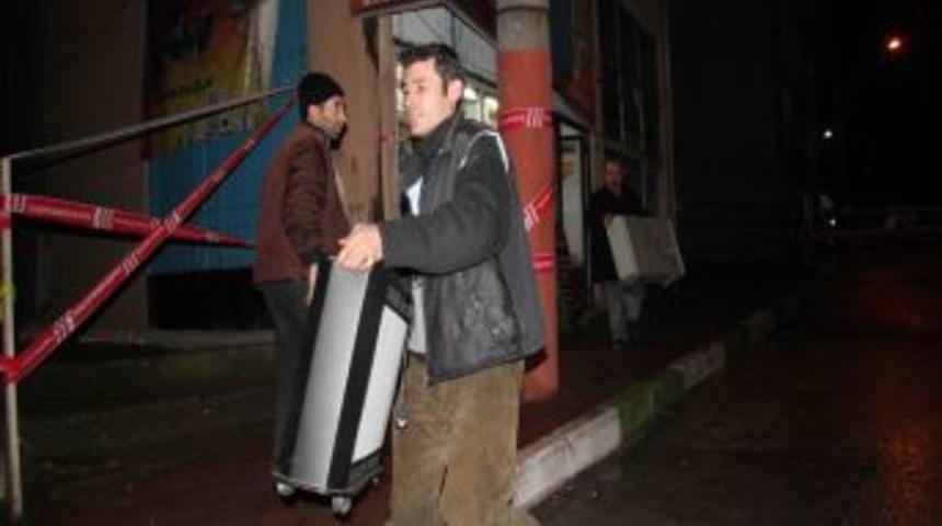 Kolonu &ccedil;atlayan apartman sakinleri tahliye edildi