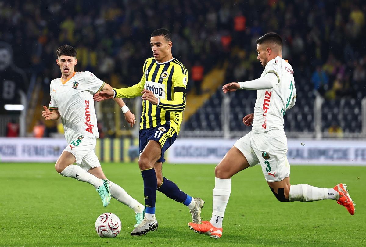 İsmail Kartal dan Slavia Prag maçı öncesi korkutan haber! "Ağrıları devam ediyor" 1