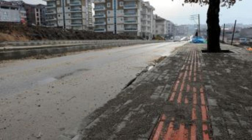 Osmangazi Belediyesi'nden, kaldırımlara 'g&ouml;rme engelli taş'