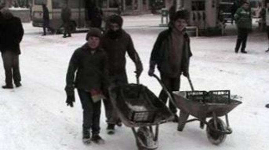 Kars&rsquo;ta kar yağışı ve soğuk hava, hayatı olumsuz etkiliyor