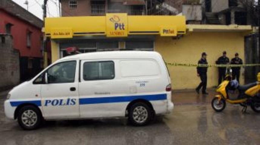 Kar maskeli iki kişi PTT şubesini soydu