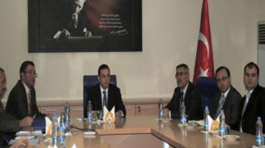 Vali T&uuml;rker: Barzani ile sınır kapısının a&ccedil;ılması i&ccedil;in g&ouml;r&uuml;şmemiz olumlu ge&ccedil;ti