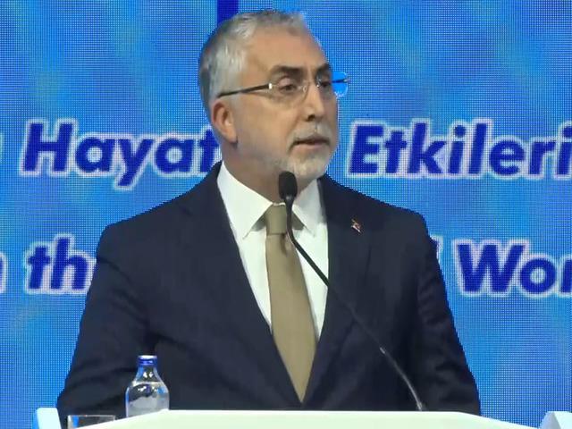 Bakan Işıkhan: "D&ouml;n&uuml;ş&uuml;m&uuml;n maliyetini &ccedil;alışanlarımızın omuzlarına y&uuml;klemeden ilerlemek durumundayız"