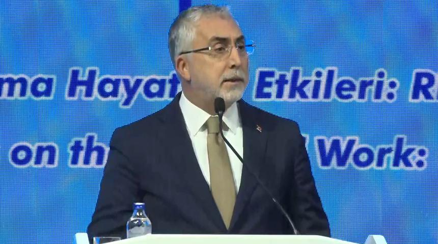 Bakan Işıkhan: "D&ouml;n&uuml;ş&uuml;m&uuml;n maliyetini &ccedil;alışanlarımızın omuzlarına y&uuml;klemeden ilerlemek durumundayız"
