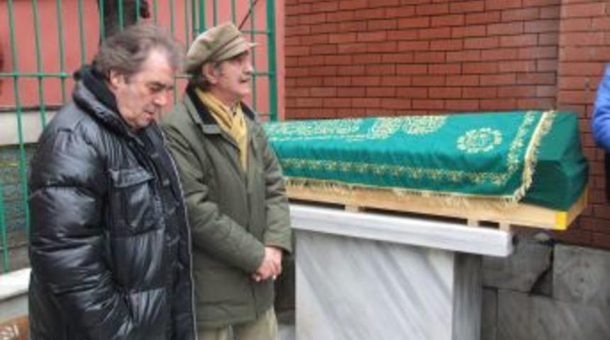 Sanatçı Ünsal Emre son yolculuğuna uğurlandı