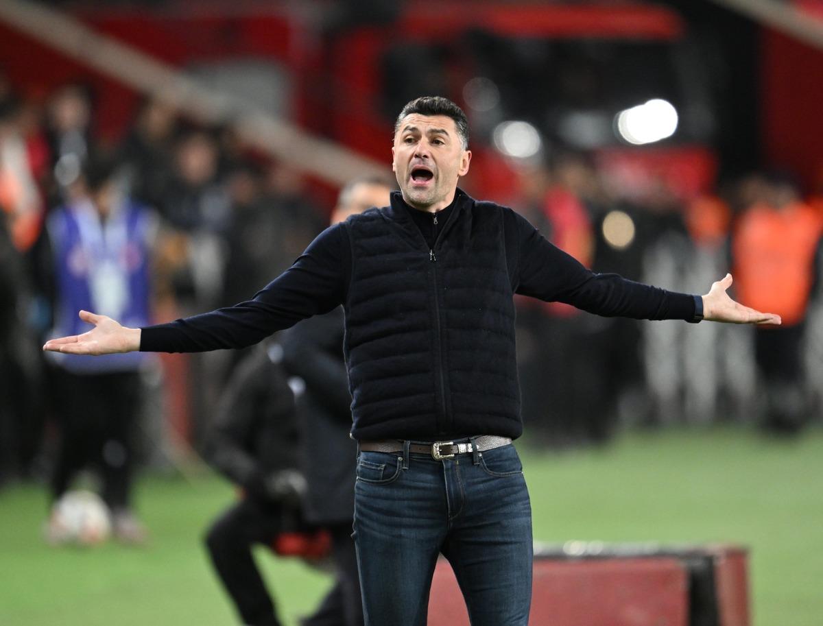 Burak Yılmaz ın Avrupa hayali ortaya &ccedil;ıktı! &Ccedil;alıştırmak istediği takımı a&ccedil;ıkladı 5