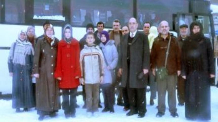 &Ouml;ğrenciler umre i&ccedil;in yola &ccedil;ıktı