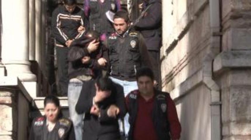 Engelli kıza tecavüz ettiği öne sürülen 6 kişi yakalandı