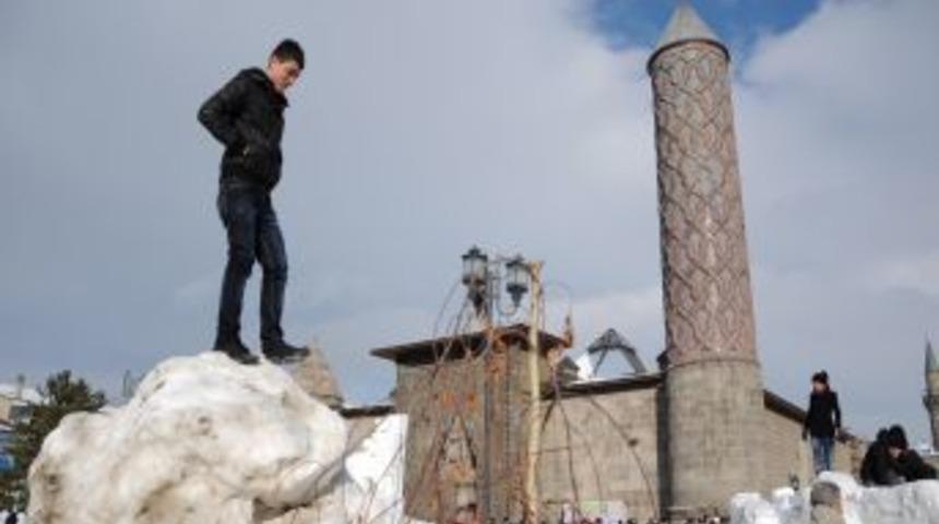 Erzurum Kış Sporları Festivali coşkulu başladı