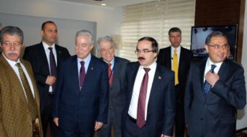 Vali Coş: İş sağlığını olumsuz etkileyen ekonomik faaliyeti kabul etmiyoruz