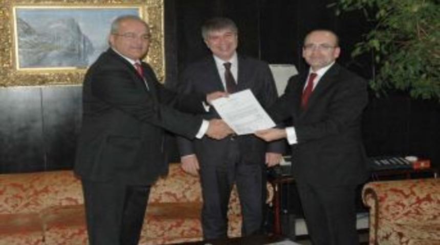 Bakan Şimşek imzayı attı, D&ouml;şemealtı&rsquo;ndaki arazi MP Antalyaspor&rsquo;un oldu