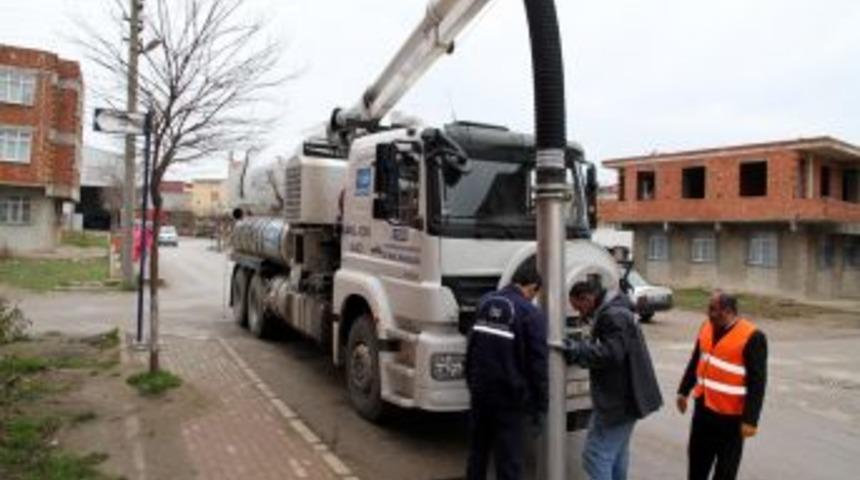 R&ouml;garlardan &ccedil;ıkan malzemeler, su taşkınlarının nedenini ortaya koyuyor