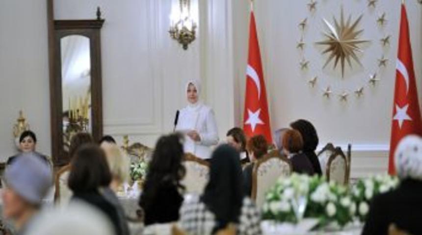 Hayr&uuml;nnisa G&uuml;l, b&uuml;y&uuml;kel&ccedil;i eşlerini &Ccedil;ankaya K&ouml;şk&uuml;&rsquo;nde ağırladı