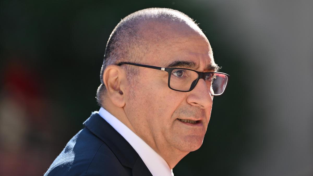 Galatasaray Lille maçı için Fransa ya gidiyordu! Sokağa çıkma yasağı ilan edildi 4