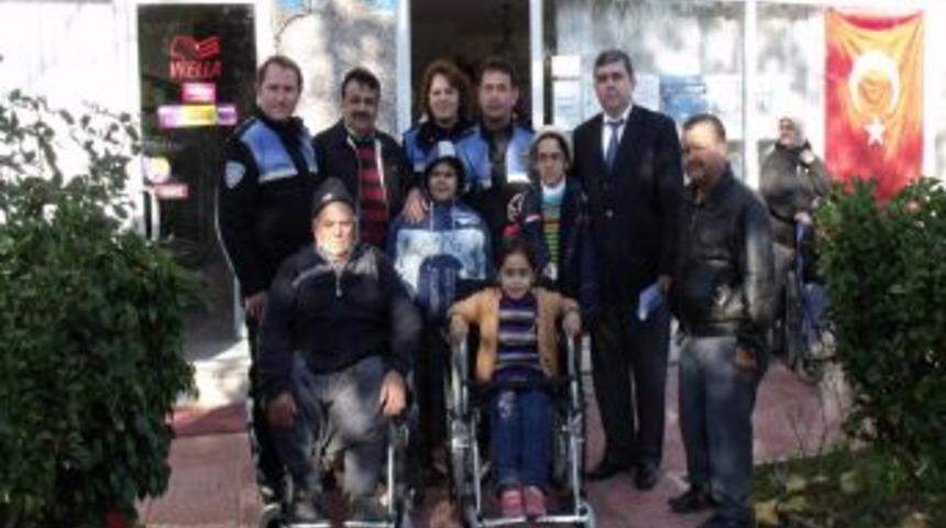 &ldquo;10 bin mavi kapak iki engelli vatandaşı tekerlekli sandalye sahibi yaptı&rdquo;