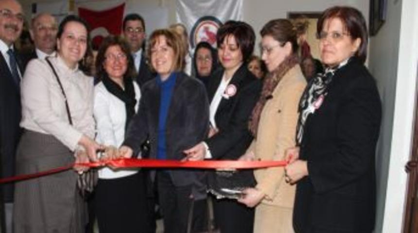 Şiddete maruz kalan kadınlar danışma merkezine başvuracak