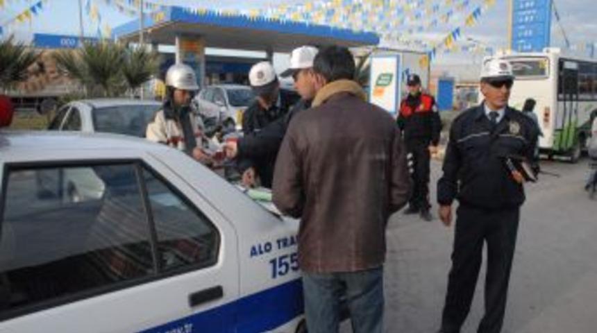 Trafik kontrol&uuml; sırasında, aranan bir kişi yakalandı