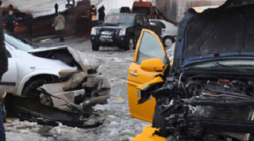 Başkent'te 18 araç birbirine girdi