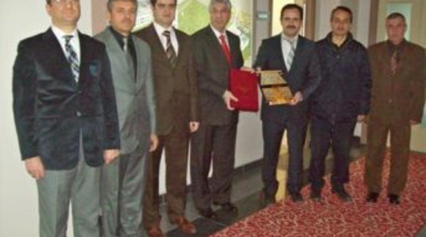 İrfan Eğitimciler Derneği'nden Orhangazi &Uuml;niversitesi Rekt&ouml;r&uuml; İleri&rsquo;ye ziyaret