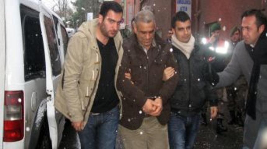 Şafak operasyonunda g&ouml;zaltına alınanlar, sağlık kontrol&uuml;nden ge&ccedil;irildi