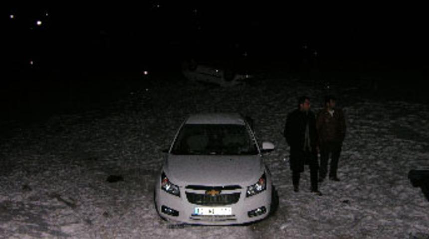 Otomobil askerlere çarptı; 1 şehit