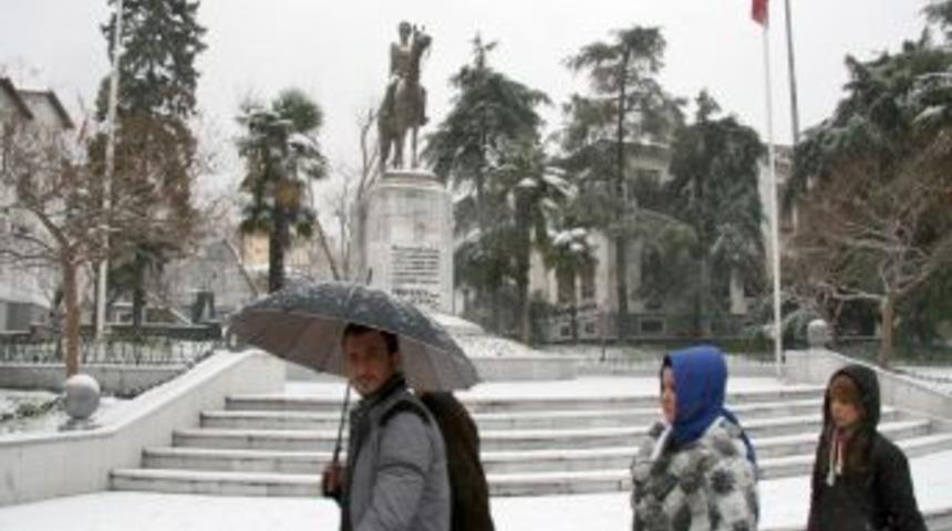 Kar yağışı başladı, Bursa beyaza büründü