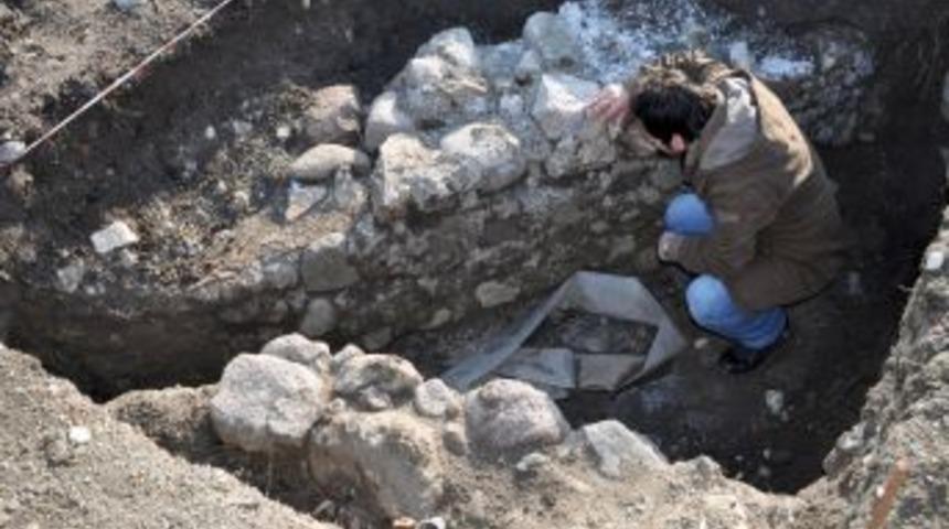 İnşaat kazısında Doğu Roma d&ouml;nemine ait mezar bulundu