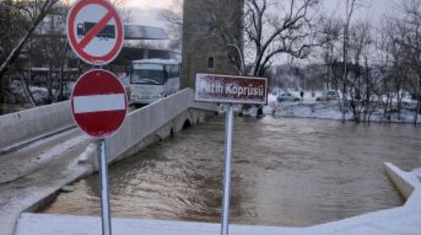 Tunca Nehri taşkın alarmı veriyor