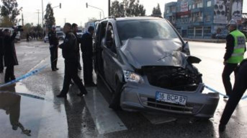 Güvenlik güçlerinden kaçan lüks araçta 20 çuval esrar çıktı