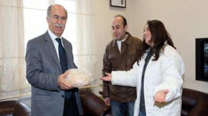 Dağyenice Kadınları Derneği'nden Vali Harput&rsquo;a k&ouml;y ekmeği