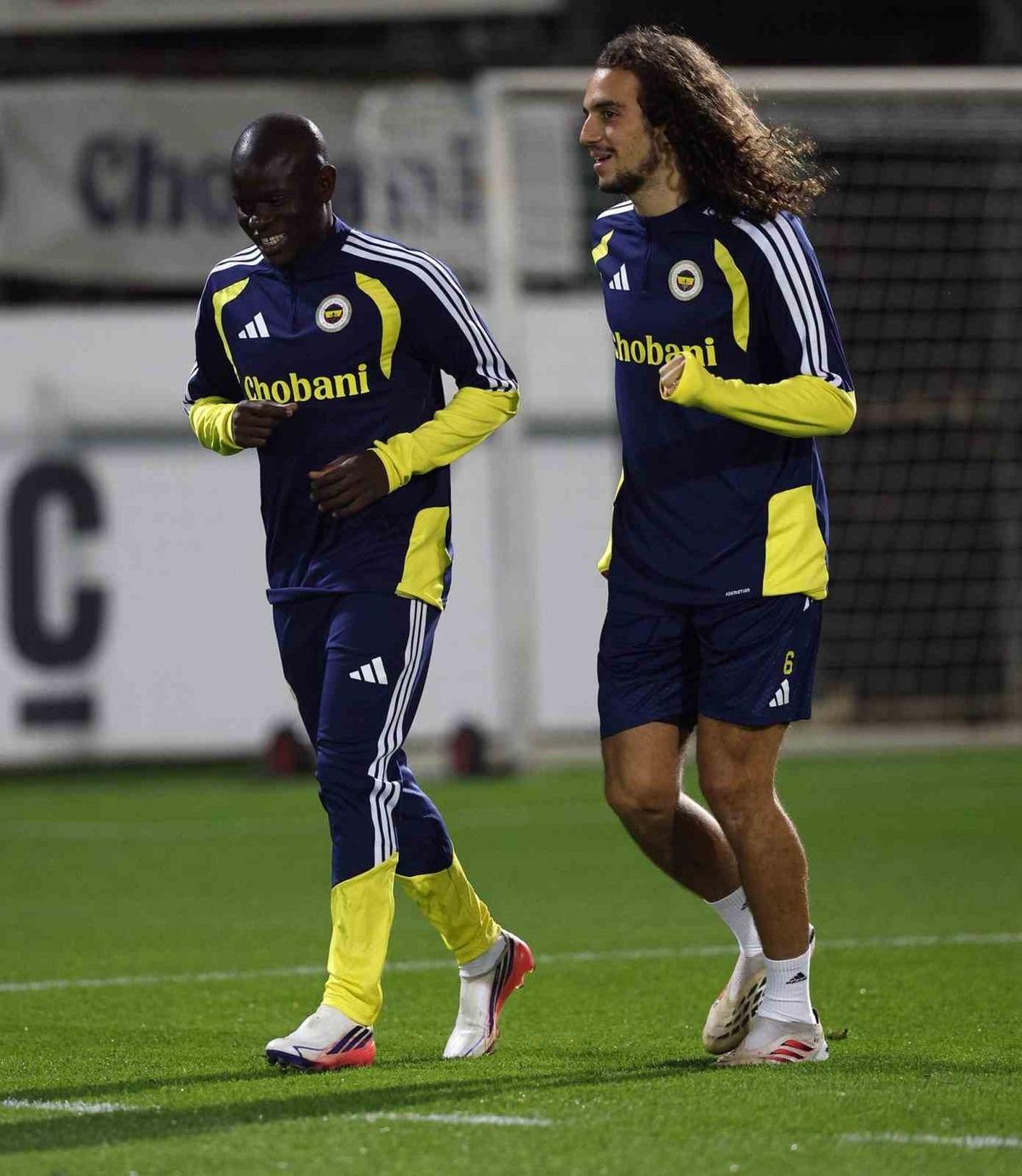 Fenerbahçe, Slavia Prag maçı hazırlıklarını tamamladı 1