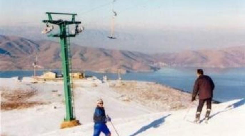 Hazarbaba Kayak Merkezi`nde kar kalınlığı 120 cm