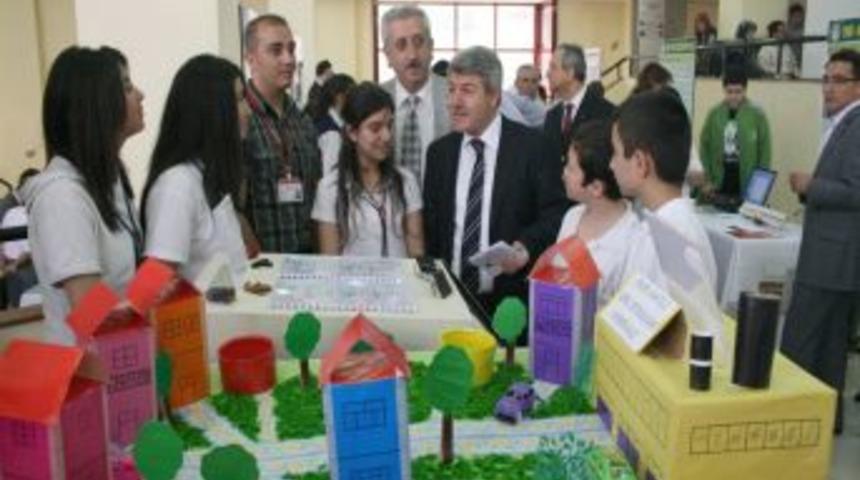 Minik mucitler h&uuml;nerlerini sergiledi