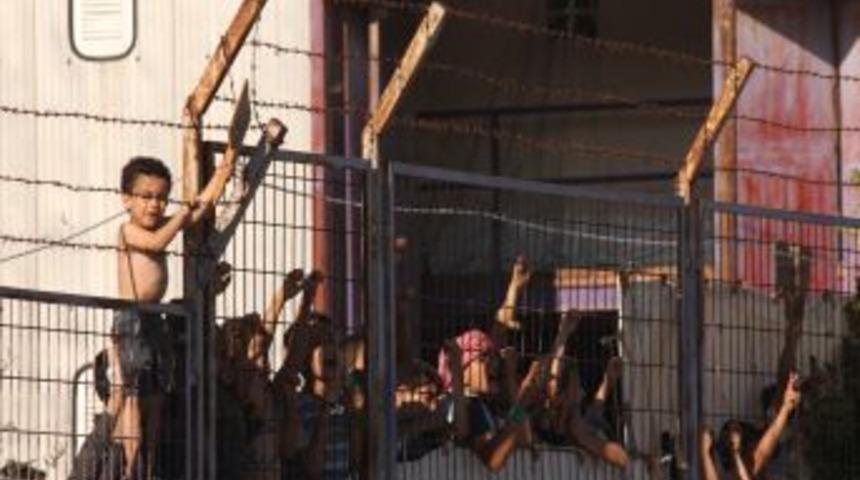 Suriye&rsquo;den ka&ccedil;an m&uuml;lteciler arasında y&uuml;zlerce &ccedil;ocuk mevcut