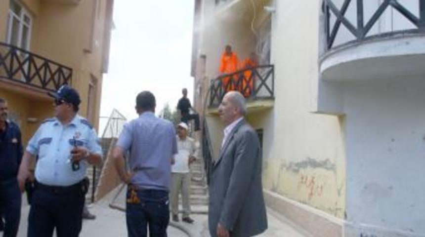 Evde &ccedil;ıkan yangın korkuttu