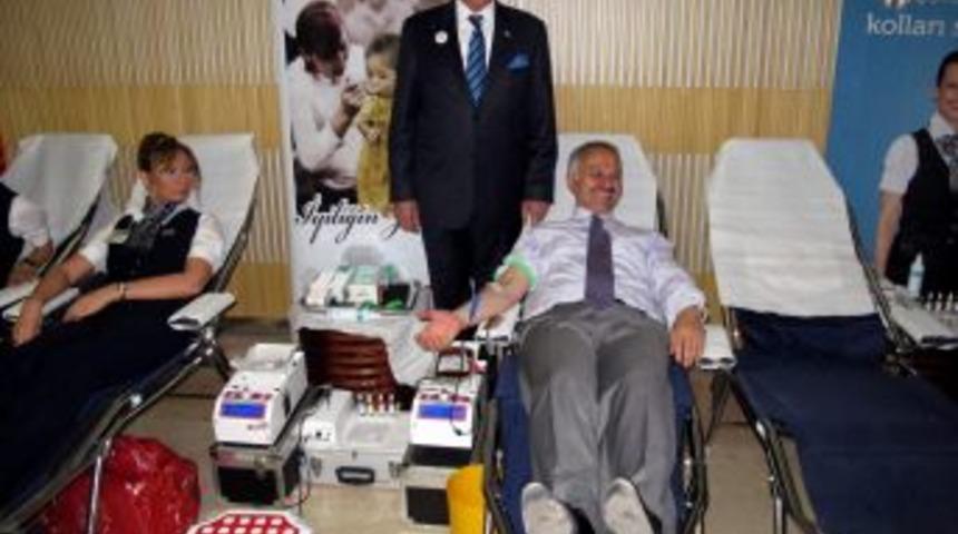 THY'den Kızılay'a kan bağışı