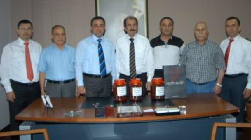 İş adamları g&uuml;&ccedil; birliği oluşturdu