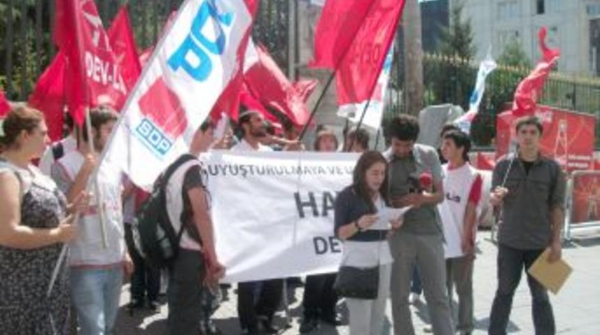 Liseliler, tutuklanan arkadaşları için eylem yaptı