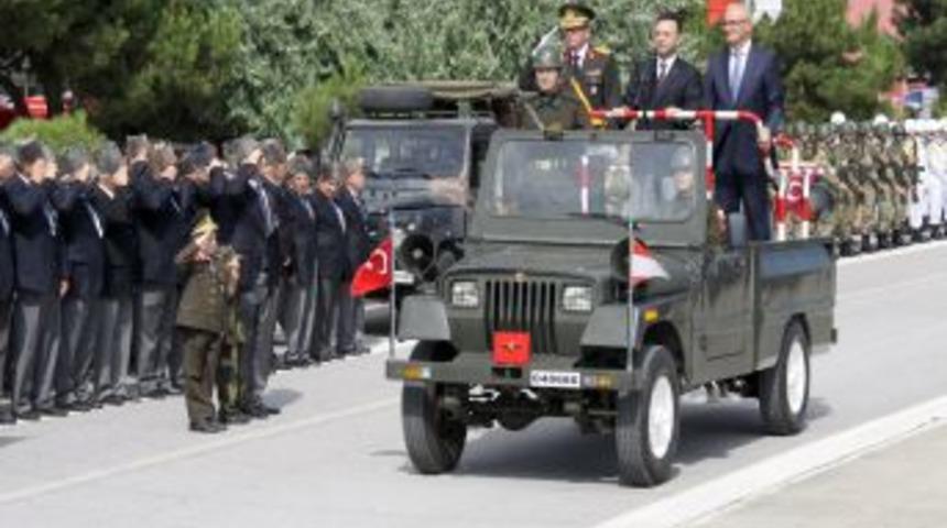 30 Ağustos Zafer Bayramı'na katılan minik askerler ilgi odağı oldu