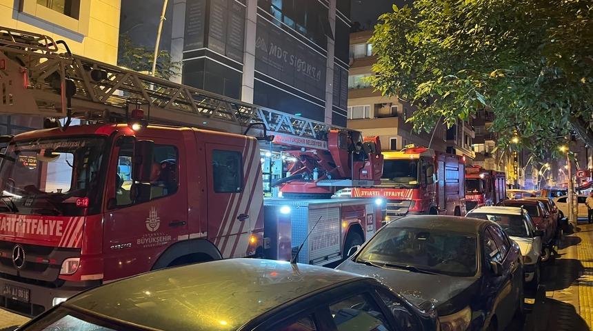 Bah&ccedil;elievler'de 6 katlı apart otelde yangın