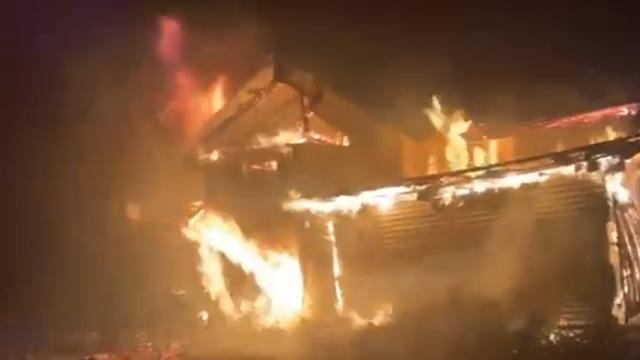 Bolu'da korkutan yangın! Ev, ahır, odunluk ve garaj kül oldu