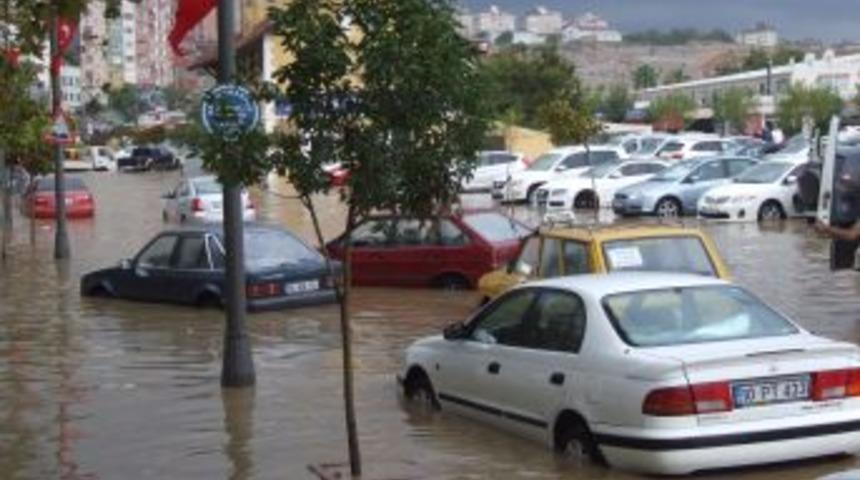 Bandırma'da selin felaketinin yaraları sarılmaya &ccedil;alışılıyor