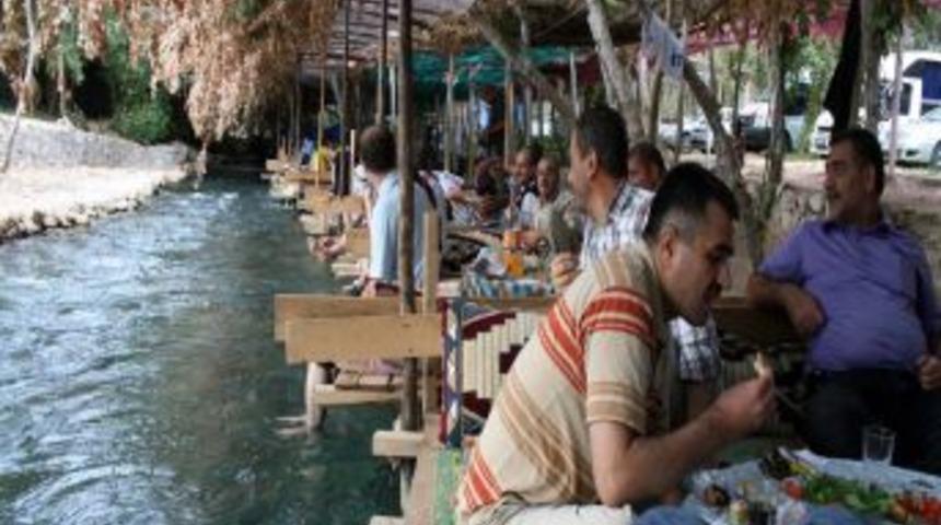 Sağlık &ccedil;alışanları kaynaşma pikniğinde buluştu