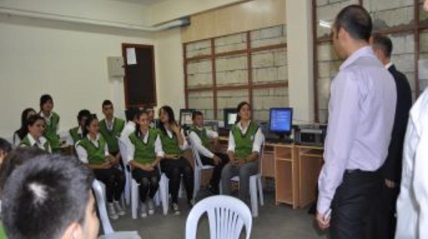 Pazarcık Kaymakamı okulları ziyaret etti